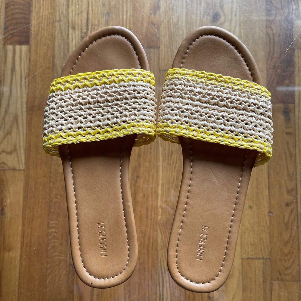 Woven summer sandals (Great Condition) size 6.5